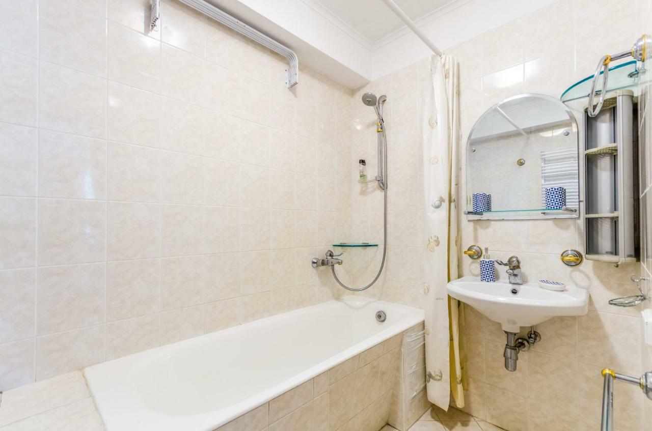 Sun City Hostel 3 Киев Екстериор снимка